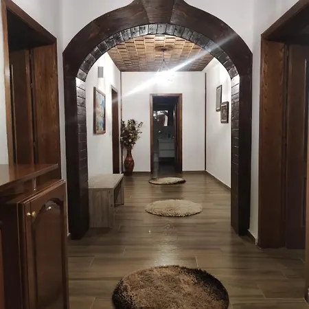 Eni House Apartman *