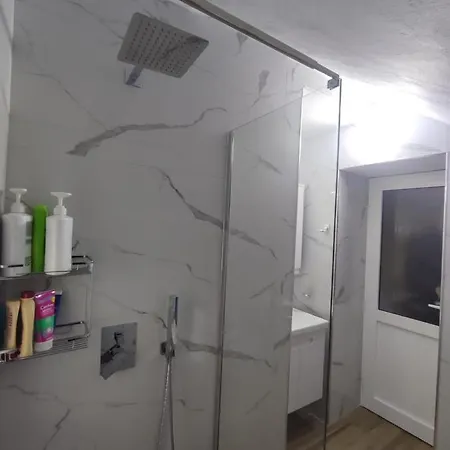 Apartman Eni House